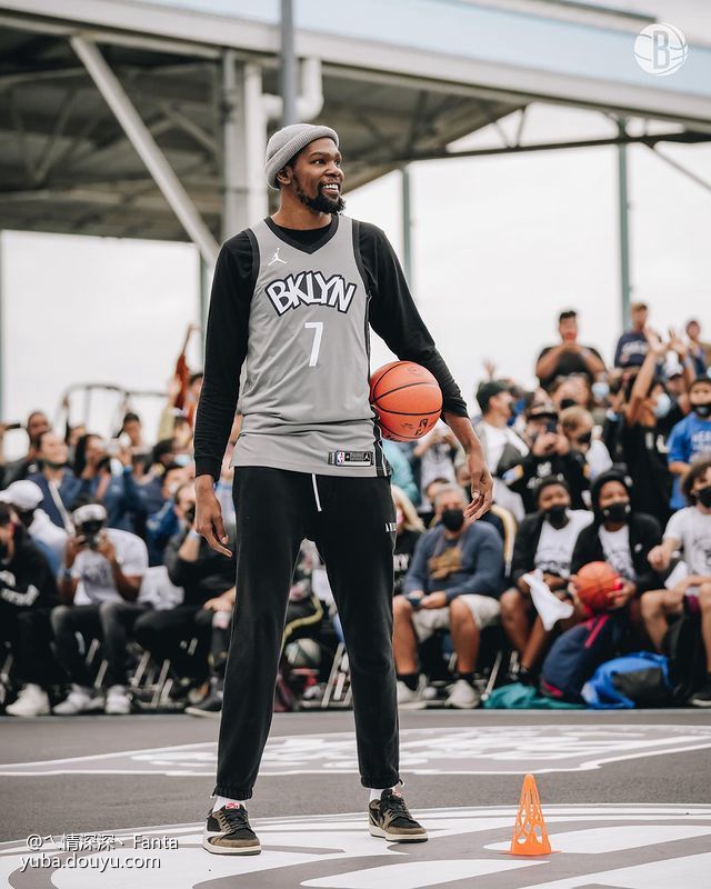 莱比锡训练开放日，冲刺阶段复出首秀引欢呼，意甲在即，轮换策略成焦点(莱比锡红牛vs柏林联合比分)