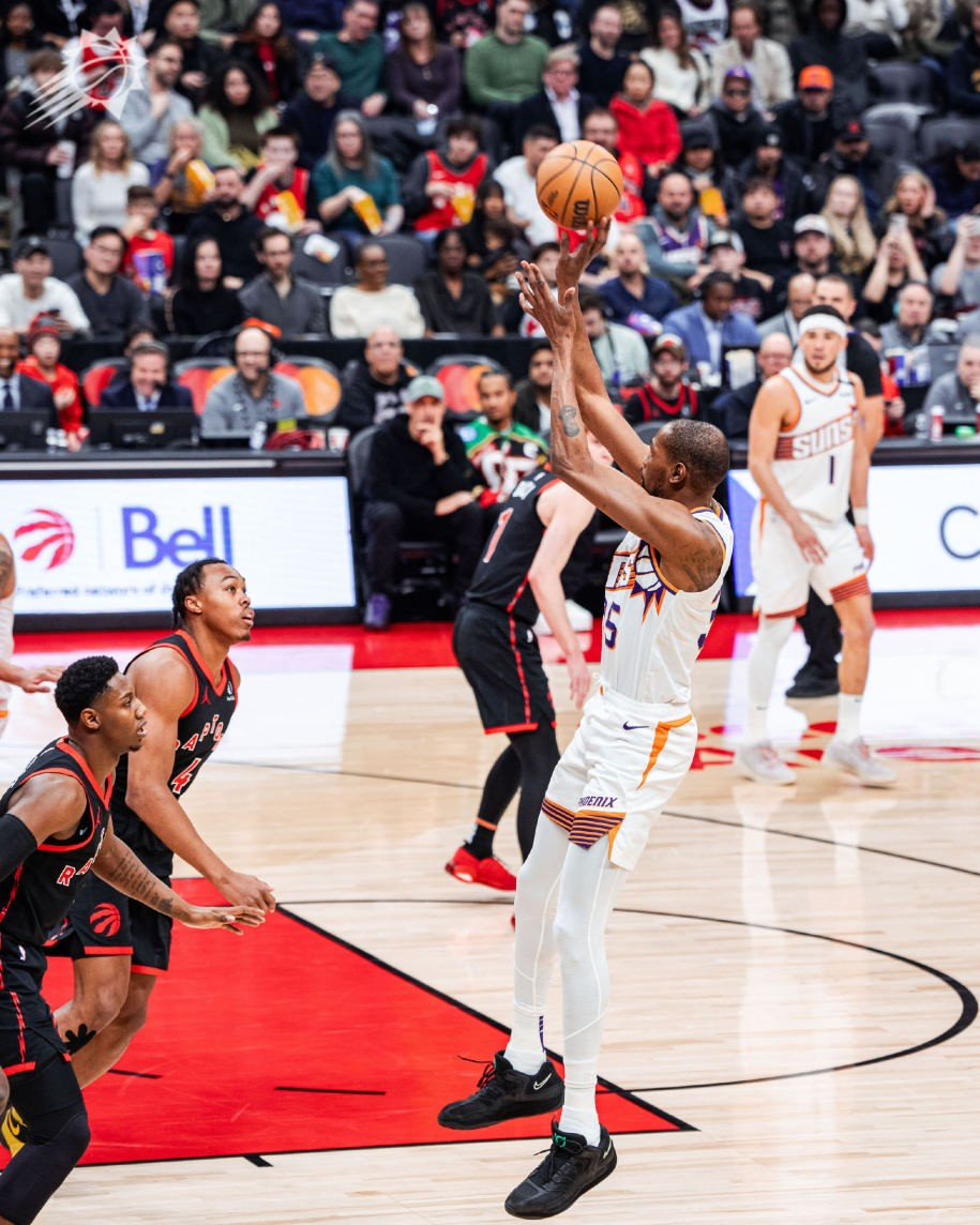 关于转会期体能课后；多伦多猛龙复出首秀备战NBA季后赛；引发热议；年轻球员得到机会的信息