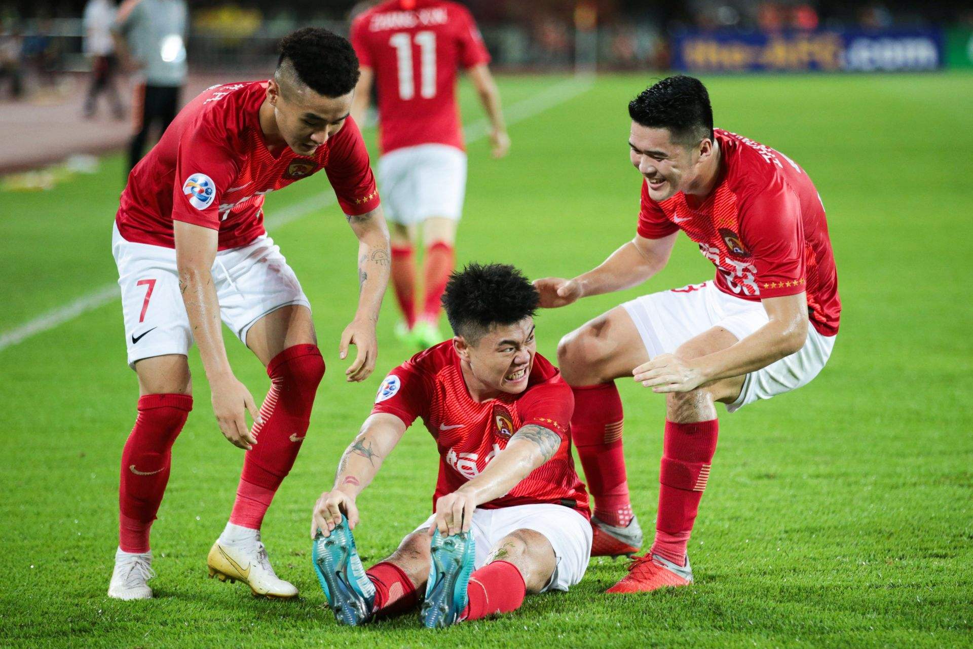 关于集结日洛杉矶湖人调整名单以备亚冠，主帅复盘环节打磨，引发热议，控场能力受关注的信息